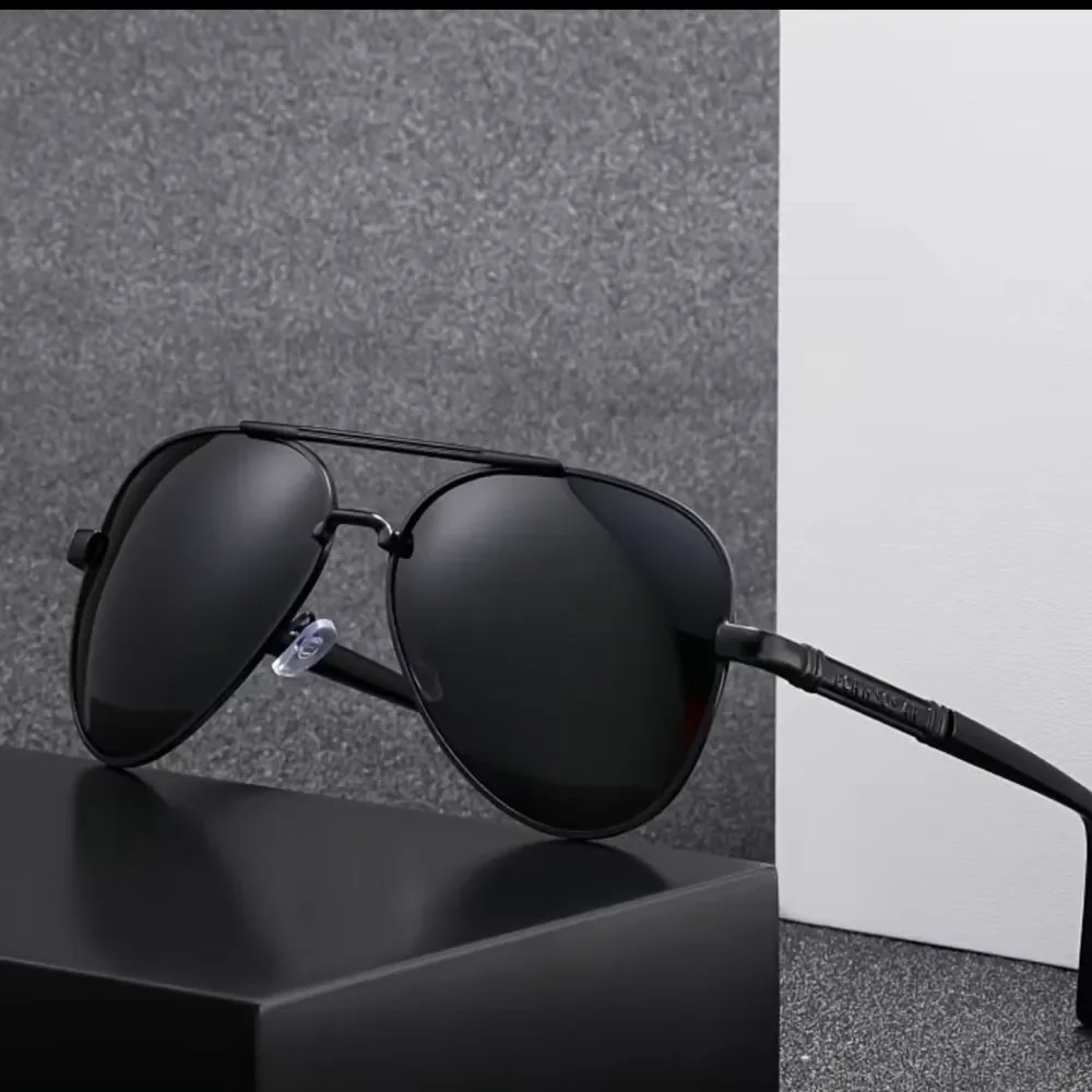 Men's Black Aviator Sunglasses - Classic Polarized Style